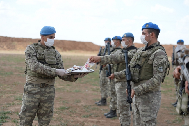 "Sınır ötesinin kahramanları" bayramı Suriye'de karşıladı